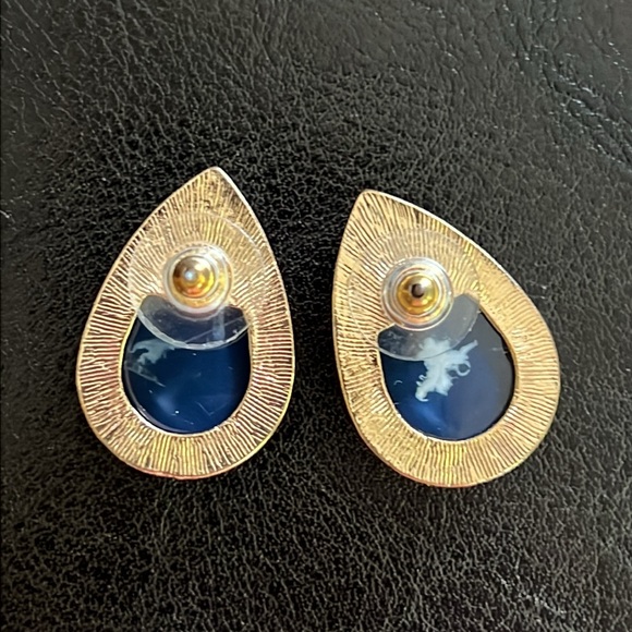 Costume Jewelry Statement Necklace and Earring Set - Picture 8 of 10